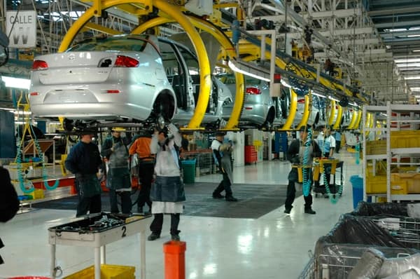 La actividad económica cayó 1,6% en agosto, según el Indec