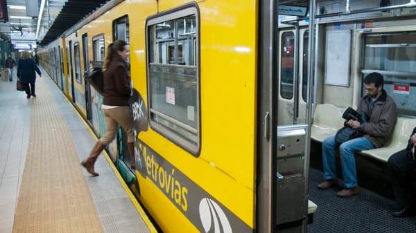 Detuvieron a un hombre que eyaculó sobre una mujer en el subte