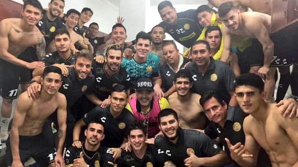 El milagro de Diego Maradona: agarró a su equipo último y lo clasificó a la Liguilla por el ascenso
