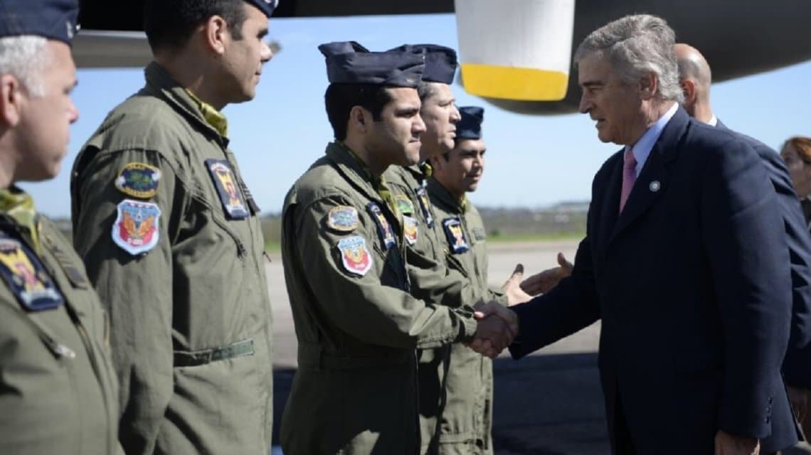 En medio del ajuste, Aguad asciende a militares retirados y les paga el retroactivo