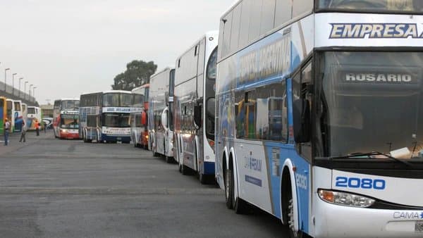 El Gobierno autorizó aumentos de hasta 30% en las tarifas de los micros de larga distancia