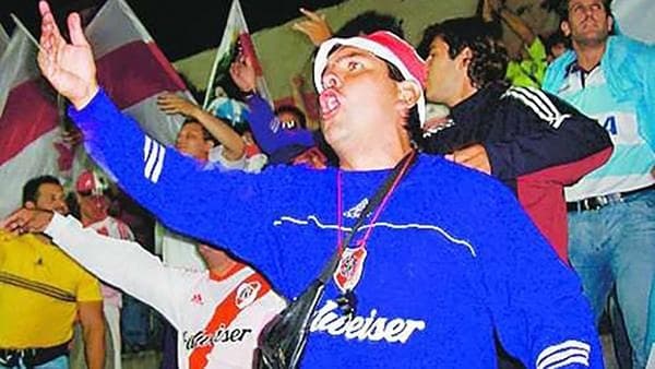 De changarín a millonario: quién es el jefe de la barra de River al que allanaron esta mañana