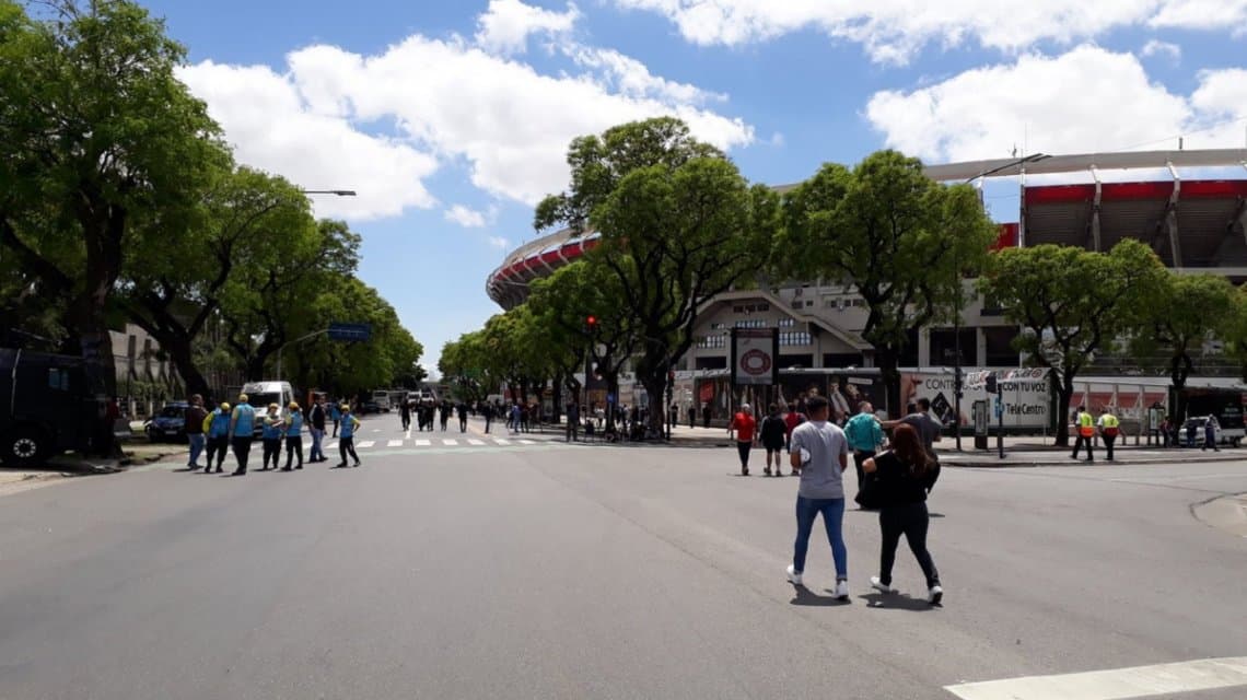 Restricción a barras, puertas adicionales y anillos de chequeo: los detalles del operativo en el Monumental