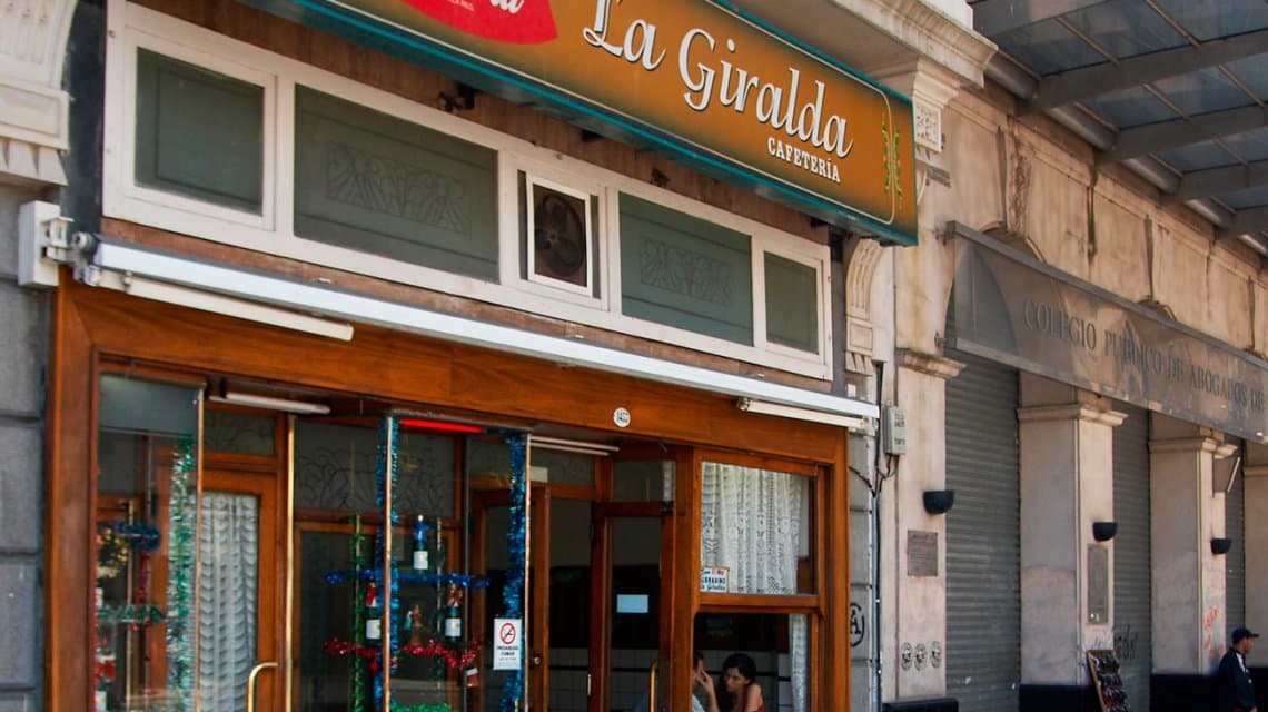 Cierra la cafetería «La Giralda»