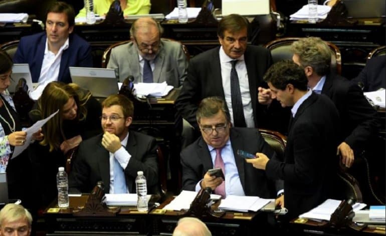 El Gobierno convocó a extraordinarias con un proyecto que favorece a Clarín