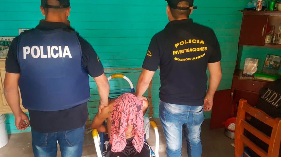 Amenazó y golpeó a su pareja porque no quería que la vean otros hombres