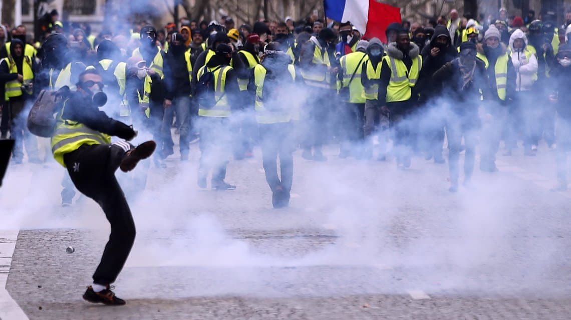 Arde París por los «chalecos amarillos»: casi 1.000 detenidos y 30 heridos