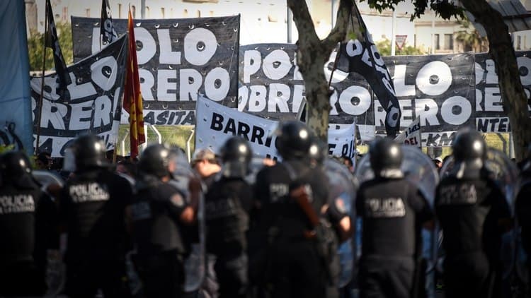 Los beneficiarios de planes sociales recibirán un bono de fin de año de $3.000