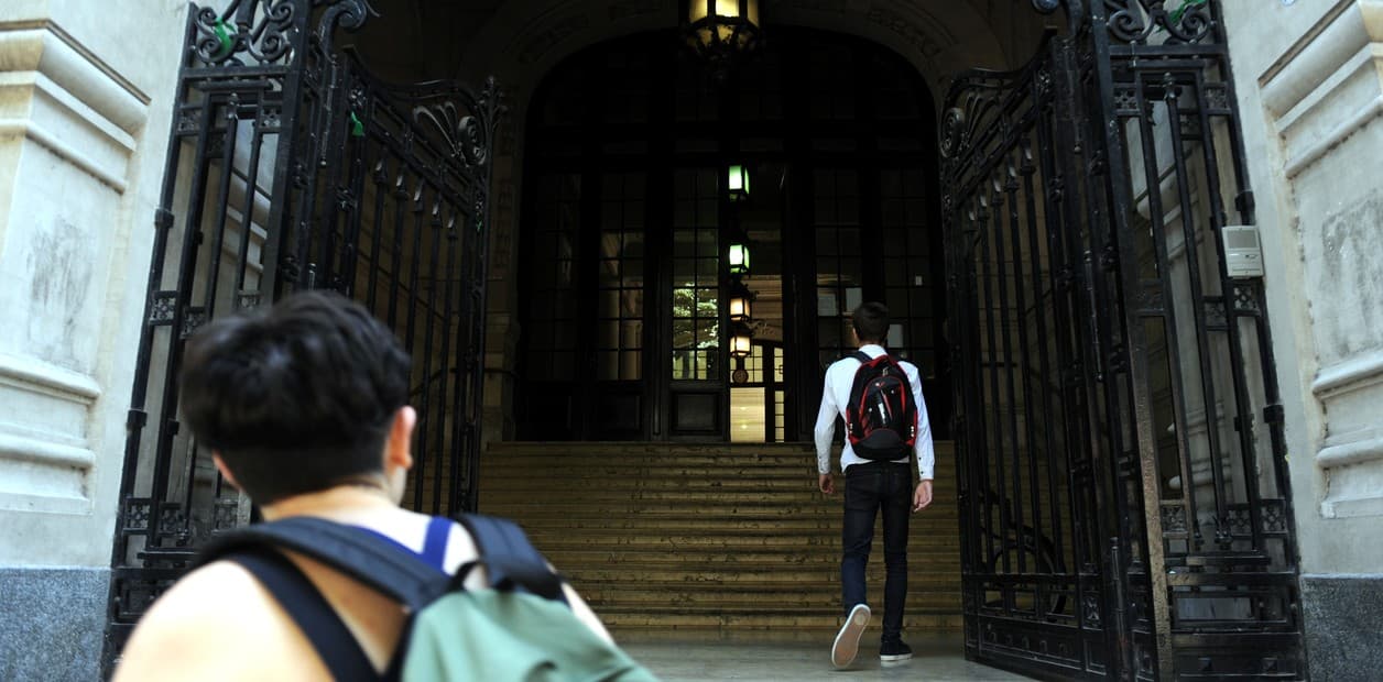 El #MeToo entre compañeros de escuela provoca escraches, dudas y docentes sin brújula
