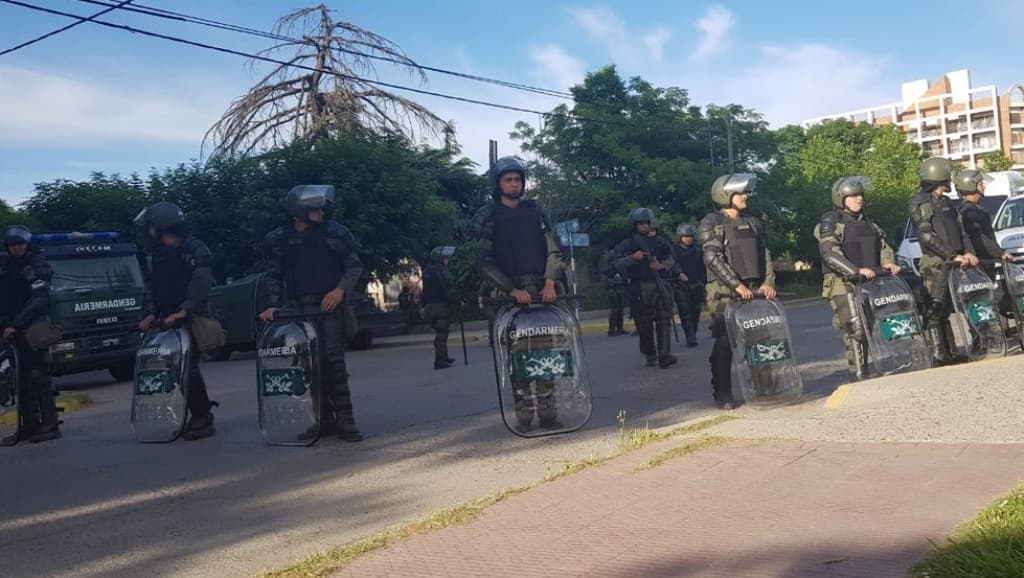 Gendarmería reprimió en la Universidad Nacional de Río Negro y hay varios detenidos