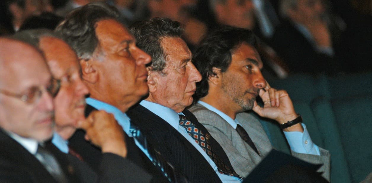 Sorprendida, la familia Macri se despega de la acusación por coimas en los peajes que administraba