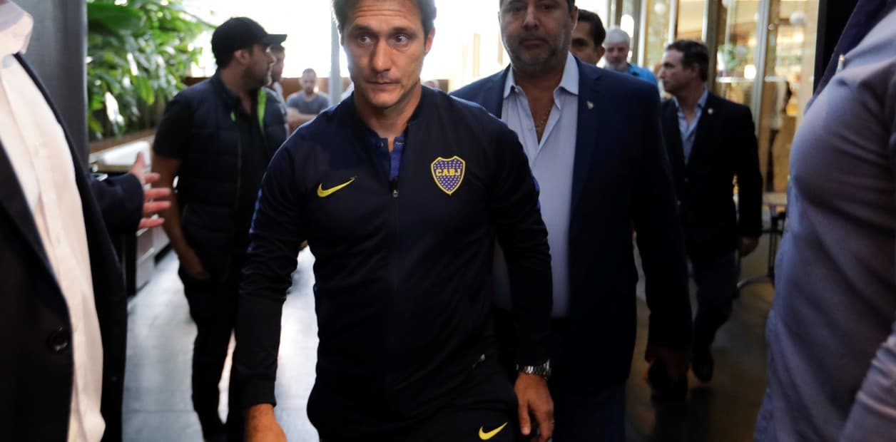Sorpresa: Daniel Angelici le ofreció a Guillermo Barros Schelotto seguir como DT de Boca