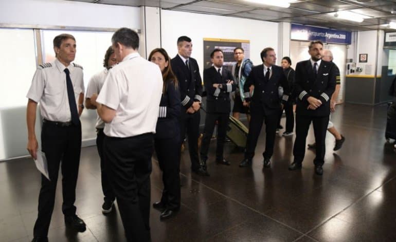 Pilotos de aviones acataron la conciliación obligatoria del Gobierno y no habrá paro