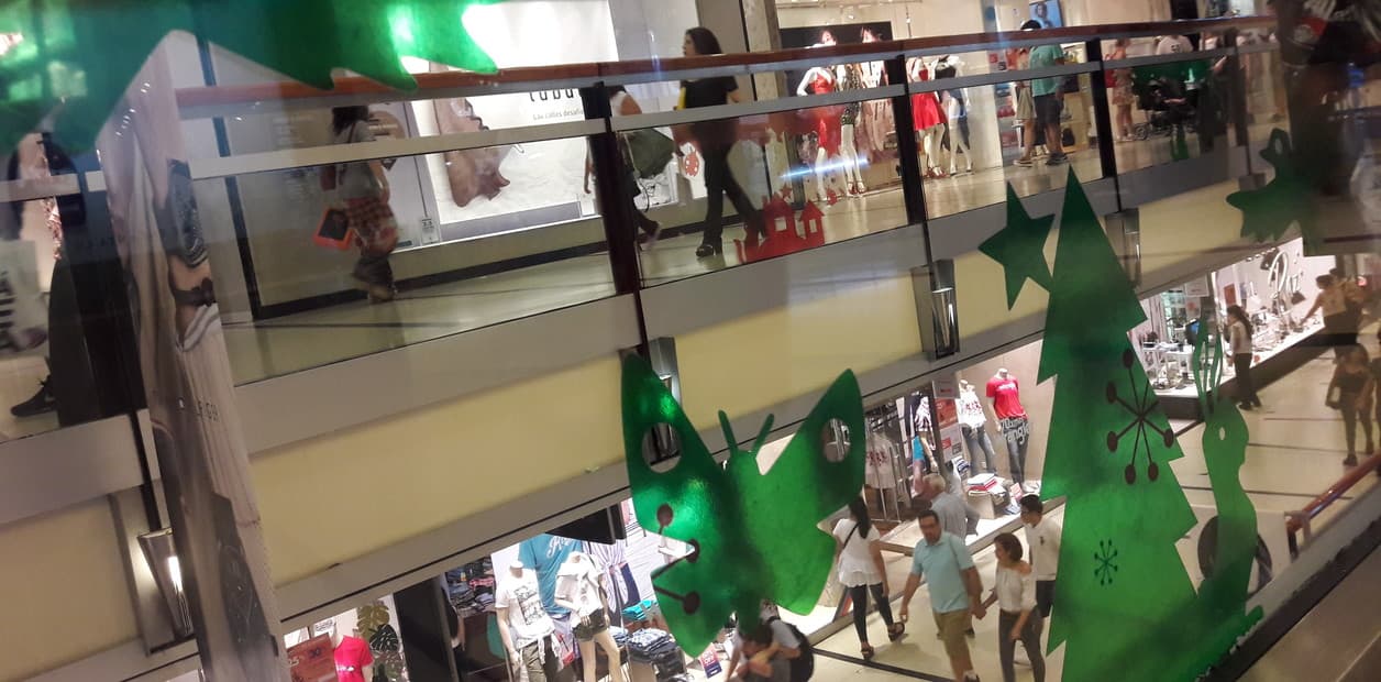 Regalos de Navidad: no pueden restringirse los días y horarios para los cambios y deben respetar el precio original