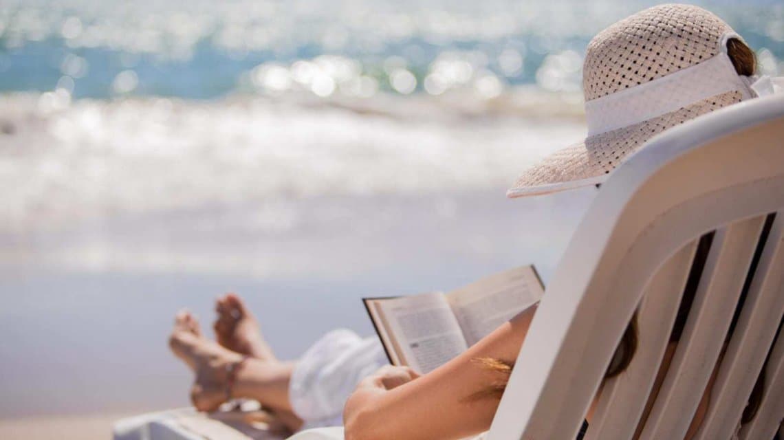 Cinco libros que deberías leer estas vacaciones