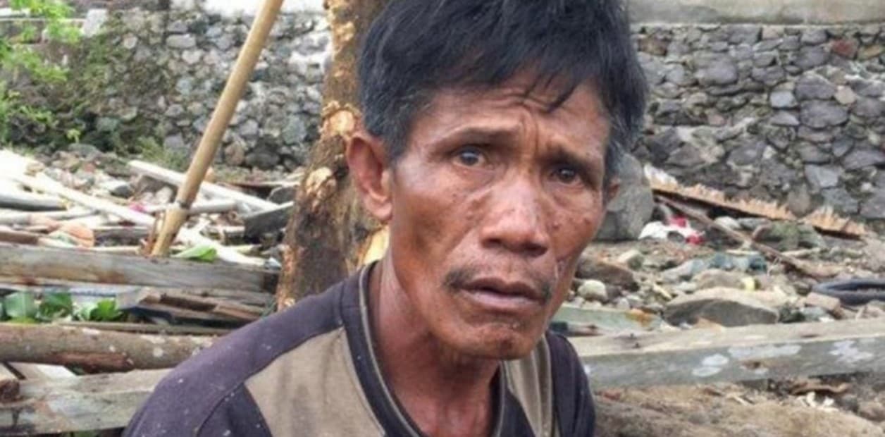 El drama de un hombre en medio del tsunami: ¿a quién salvar entre su mujer, su madre o su bebé?
