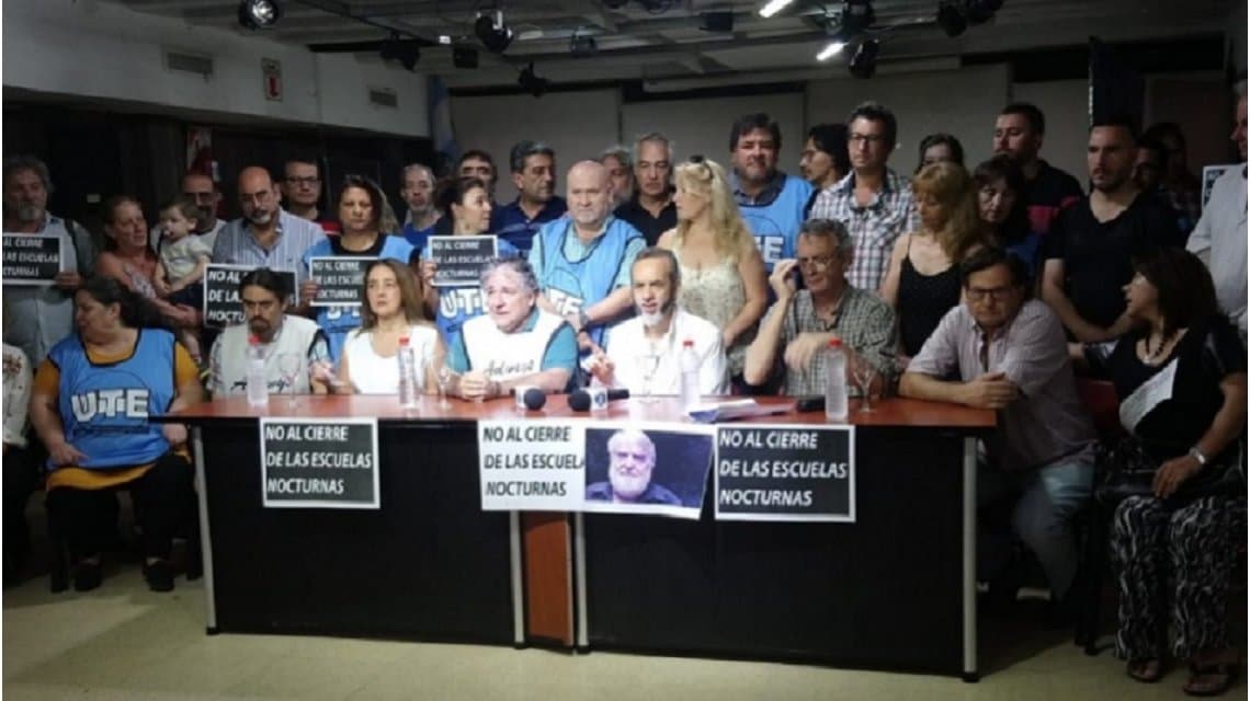 Los docentes anunciaron un paro para el jueves contra el cierre de las escuelas nocturnas