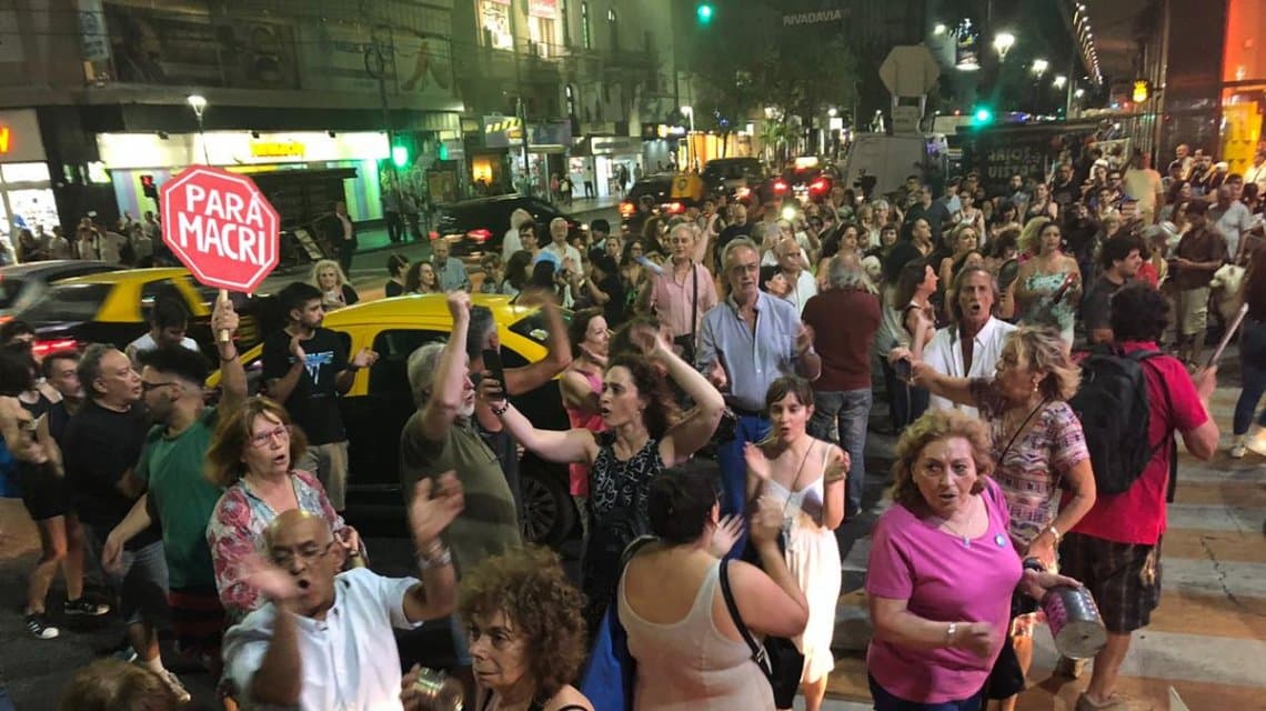 Cacerolazo contra el gobierno de Macri tras el anuncio de un nuevo tarifazo