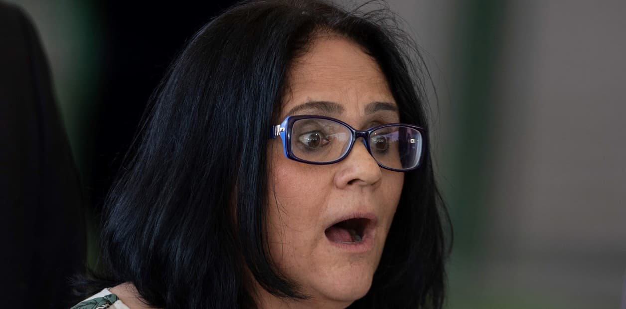 Una ministra de Jair Bolsonaro propone que los niños vistan de azul y las niñas, de rosa