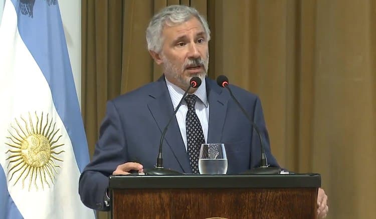 El Banco Central destacó la banda cambiaria como «amortiguador del impacto monetario»