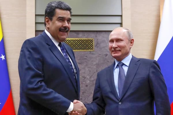 Vladimir Putin se comunicó telefónicamente con Nicolás Maduro y le expresó su «apoyo»