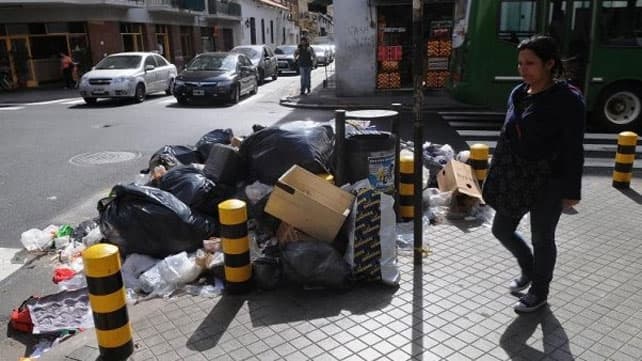 Quejas de vecinos porteños porque no hay recolección de residuos desde hace cinco días