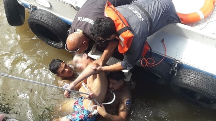 Dramático rescate de un joven que se estaba ahogando en Berisso