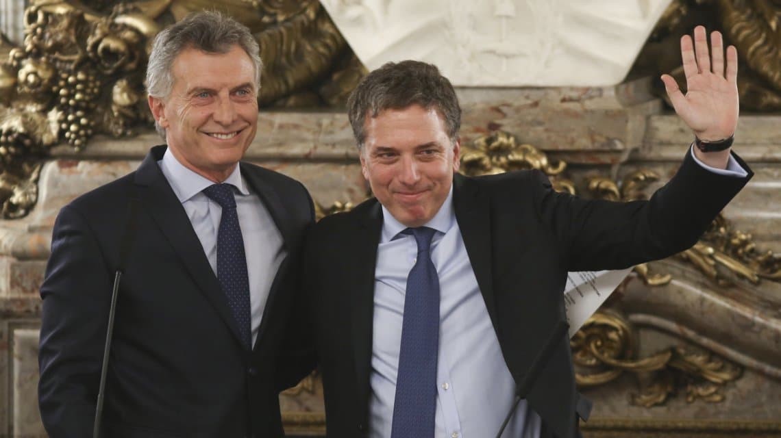 El fin de la «pesada herencia»: Dujovne ya lleva más días en Economía que Kicillof