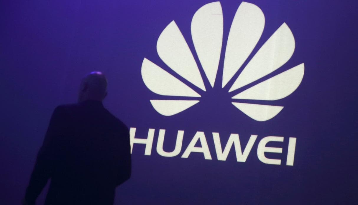 Crece la presión contra Huawei: el FBI abrió una investigación por robo de tecnología y Dinamarca expulsó a dos empleados