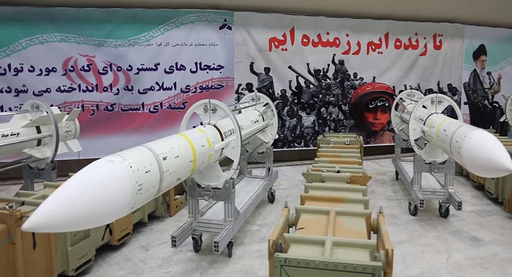 El régimen de Irán presentó un nuevo misil balístico con un alcance de mil kilómetros