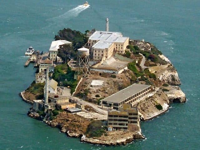 La increíble fuga de un reo mexicano: escapó de las Islas Marías, sobrevivió al mar con tiburones y luego fue detenido por robar una iglesia