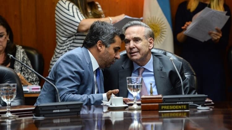 Pichetto presentó un proyecto para asegurar el control de los activos de PDVSA en la Argentina