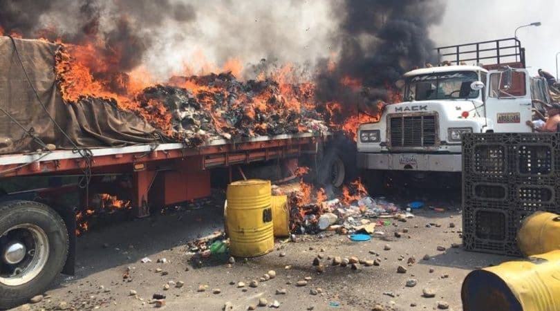 El régimen de Nicolás Maduro reprimió el ingreso de la ayuda humanitaria con un nuevo grupo paramilitar integrado por disidentes de las FARC