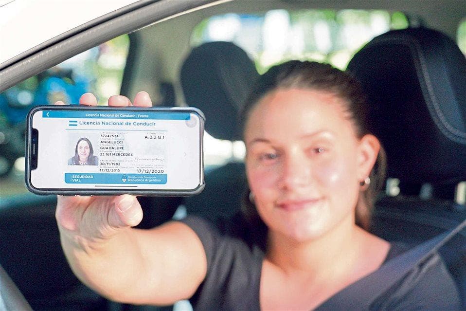 Desde junio, todos los papeles del auto estarán disponibles en el celular