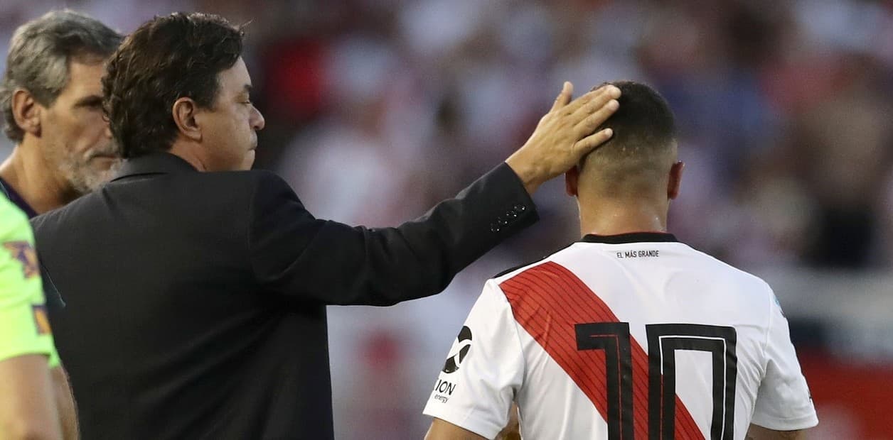 Tras firmar la millonaria renovación de su contrato, Juanfer Quintero viajó de urgencia a Colombia