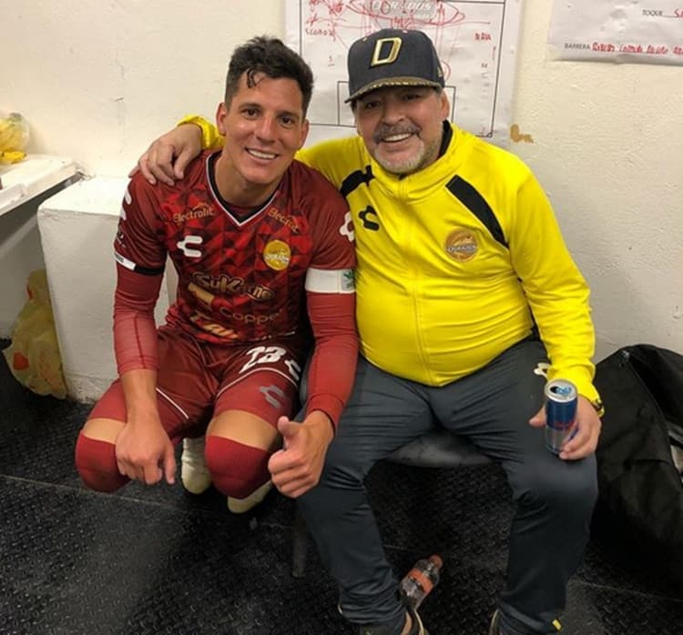Declaraciones contrarias: mientras Gaspar Servio aceptó haber fingido agresión, Diego Maradona insistió en que su portero sí fue agredido