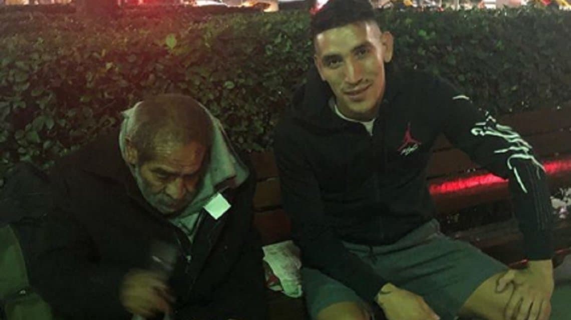 El gran gesto de Ricardo Centurión con un hombre en situación de calle