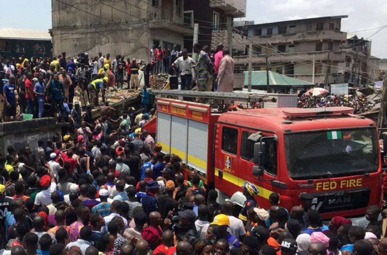 Se derrumbó el edificio de una escuela en Nigeria: al menos 100 niños quedaron atrapados