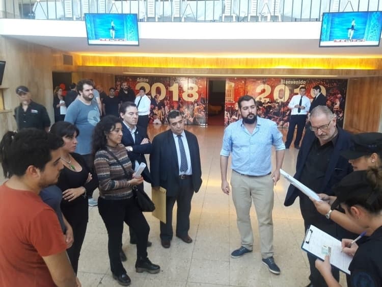 La Policía Federal realizó una inspección en el teatro donde se accidentó Sergio Denis