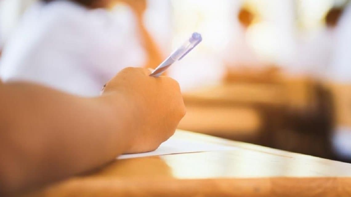 Ordenan a una escuela a inscribir a un alumno trans al que le había negado la vacante
