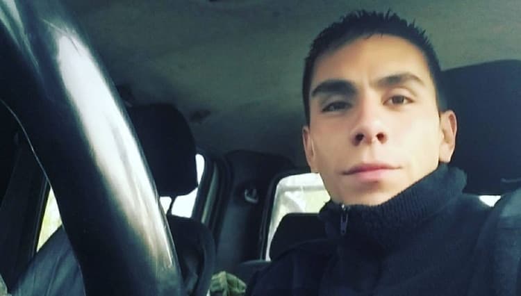 Un policía fue filmado robando en un local que debía custodiar
