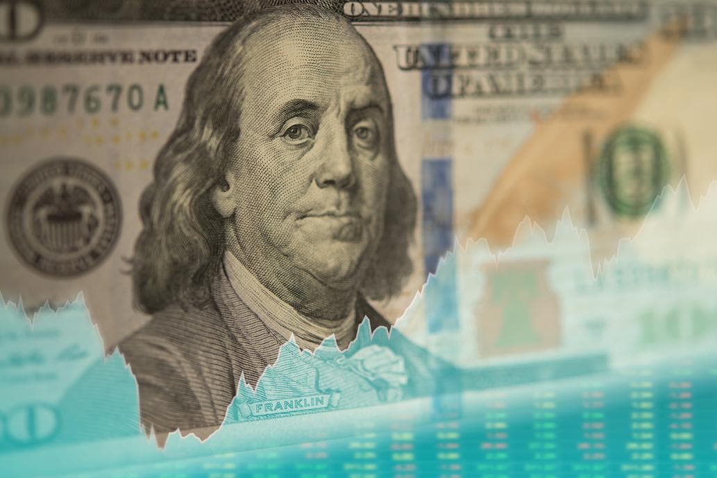 Dólar. Tras la suba de más de $1 de ayer, opera en baja en el mercado local