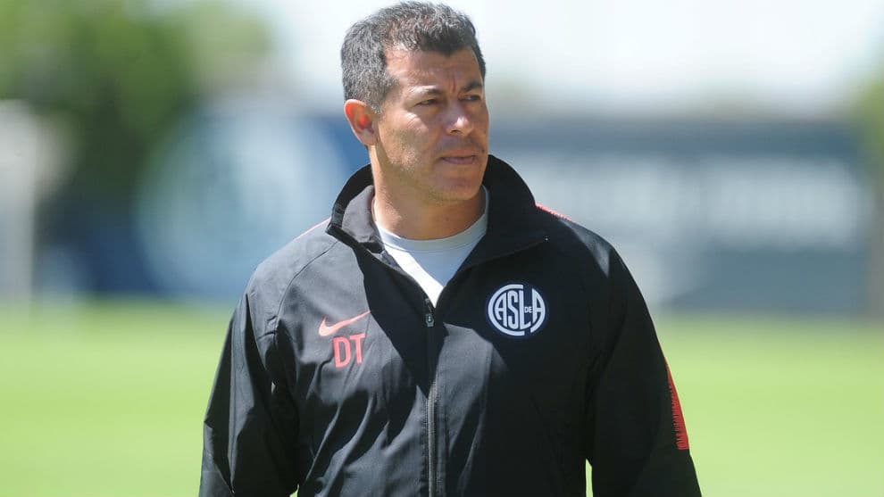 Jorge Almirón y un partido clave para su futuro