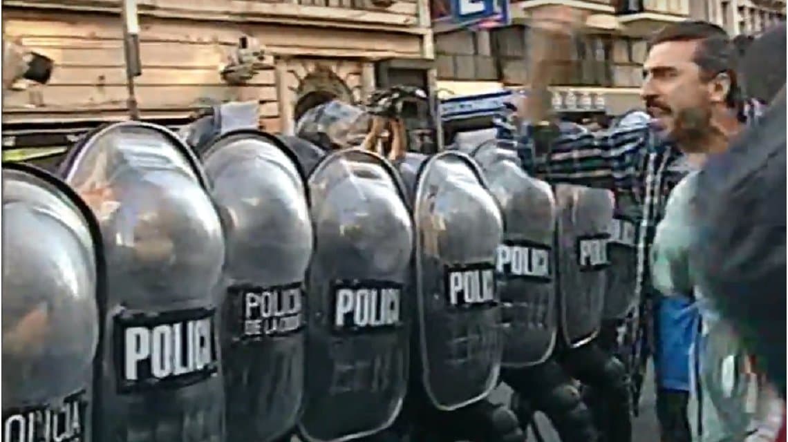 La Policía avanzó contra los cartoneros que protestaban en avenida Corrientes