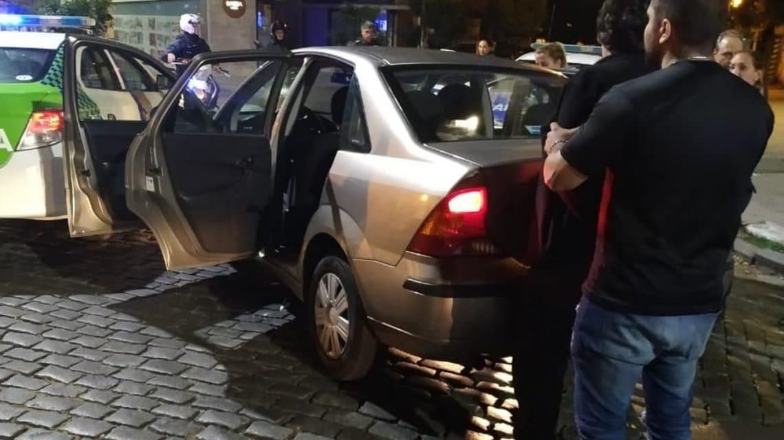 La Plata: un hombre discutió con su pareja, la atropelló y se dio a la fuga