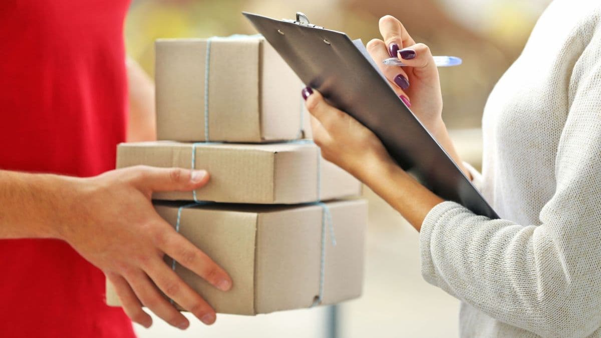 Aerolíneas lanzó su propio «puerta a puerta» para compras online en el exterior: cobran USD 13 por kilo y entregan en tres días