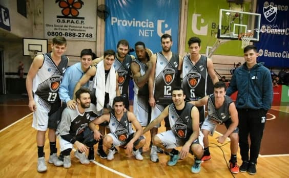 Gresca en el básquet argentino: insultos, golpes y un involucrado fue retirado en silla de ruedas
