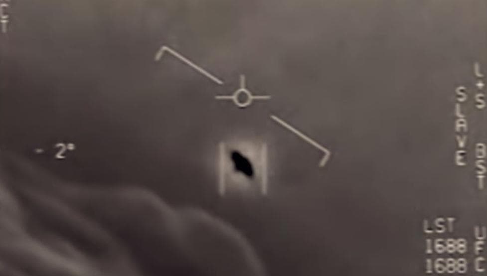 «¡Mira esa cosa!»: pilotos militares dicen haber visto OVNIs volando frente a la costa de Estados Unidos
