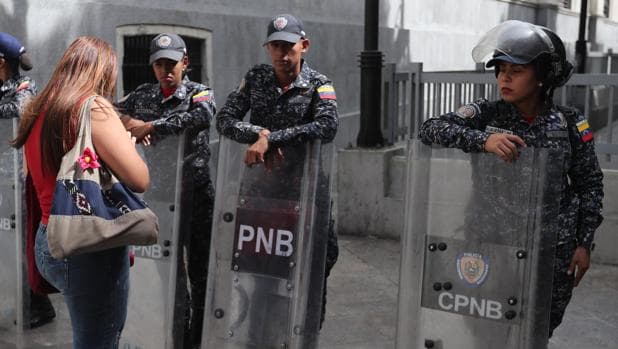 El régimen de Nicolás Maduro volvió a bloquear el acceso de la prensa al Parlamento venezolano