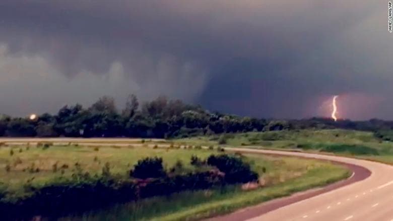 Después de 13 días consecutivos de tornados devastadores, 39 millones de personas siguen bajo amenaza en EE.UU